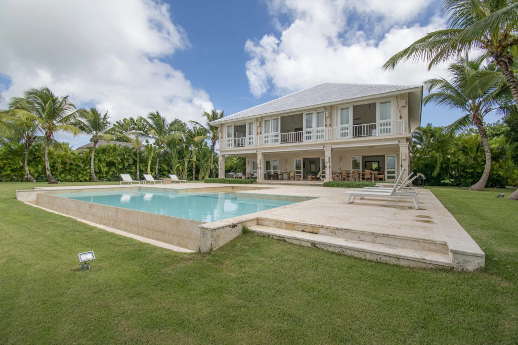 Golf-front Villa With Large Spaces Staff and Pool Situated in Luxury Beach Resort