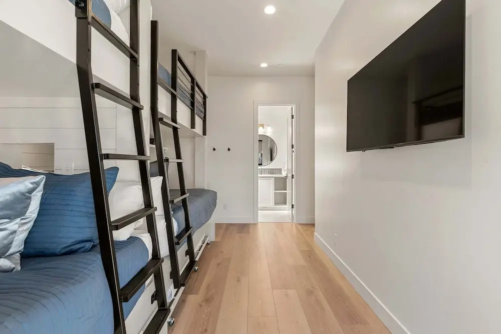 Pickleball Penthouse 10 Bedroom Home