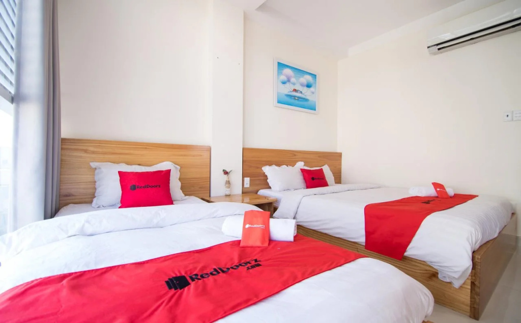 KnK Inn Boutique Hotel and Rooftop Sports Pub