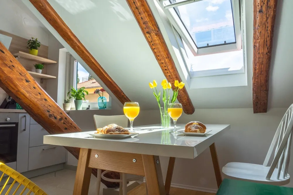 Cool Attic apt w Gallery, in the Heart of Split