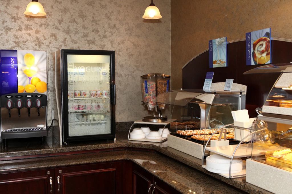 Holiday Inn Express and Suites Springfield Medical District by IHG
