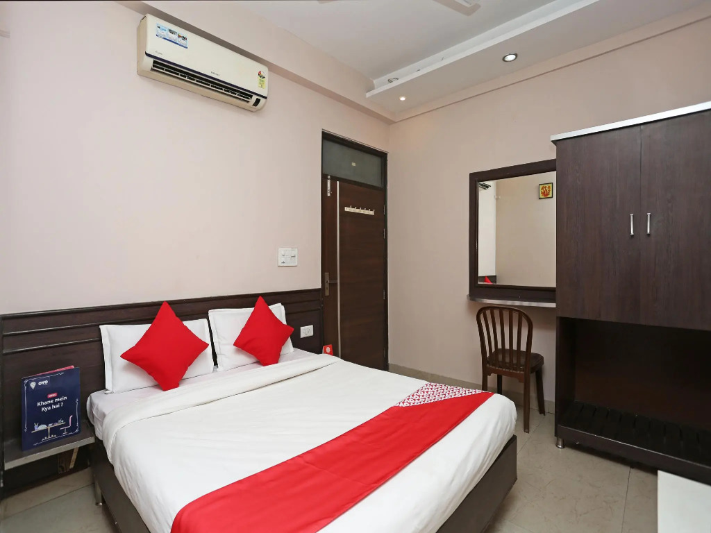 OYO 10588 Hotel Golden Square