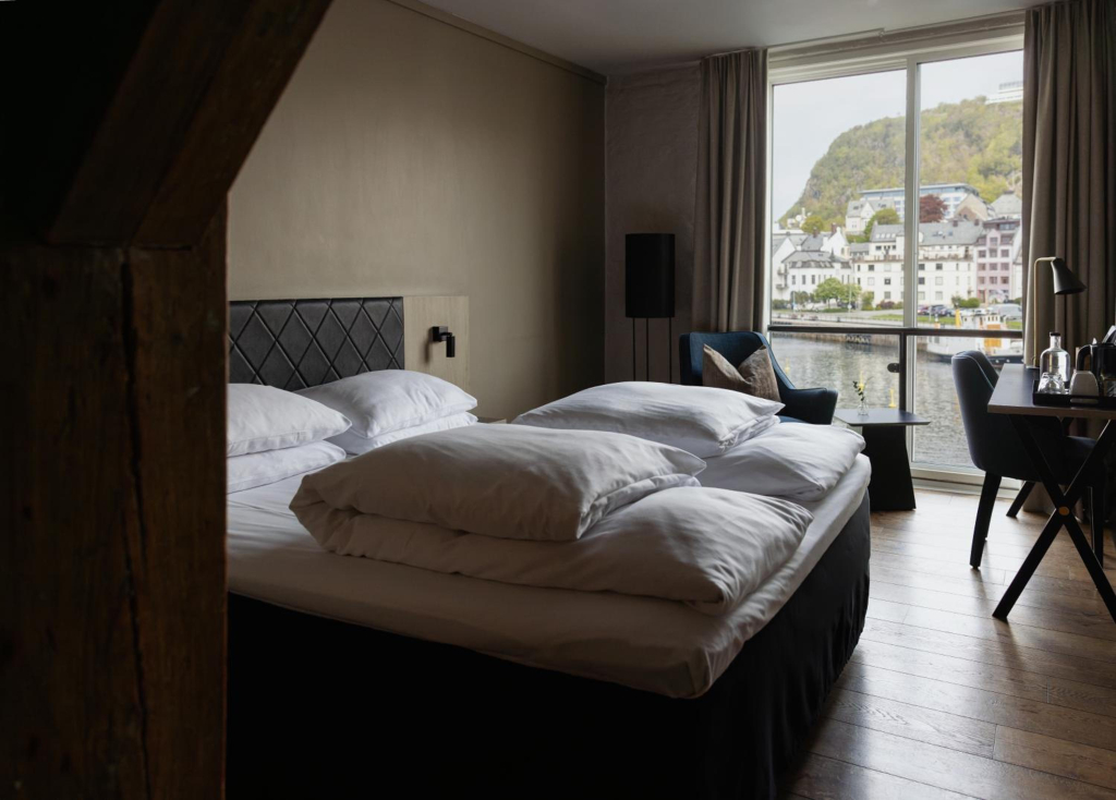 Hotel Brosundet
