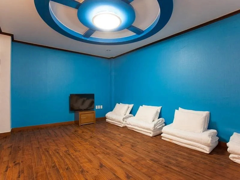 November Guesthouse