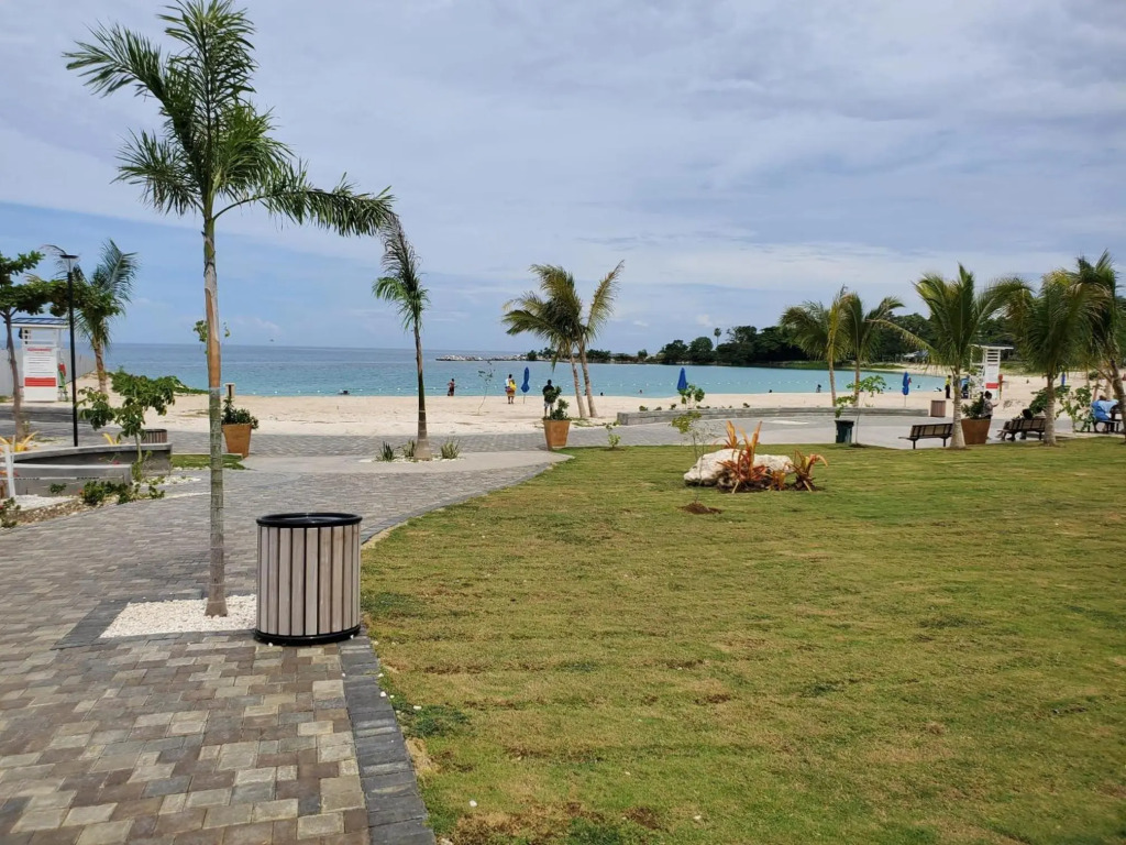 2Bed 2Bth Gated Comm house with Hillside view close to beach, food and clubs