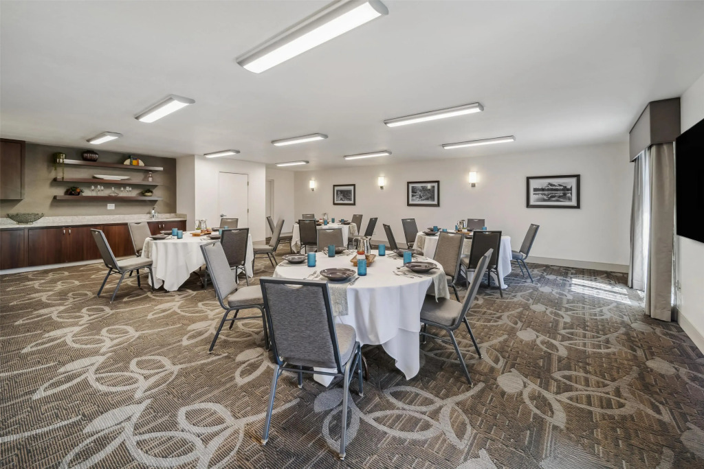 Best Western Plus Hilltop Inn