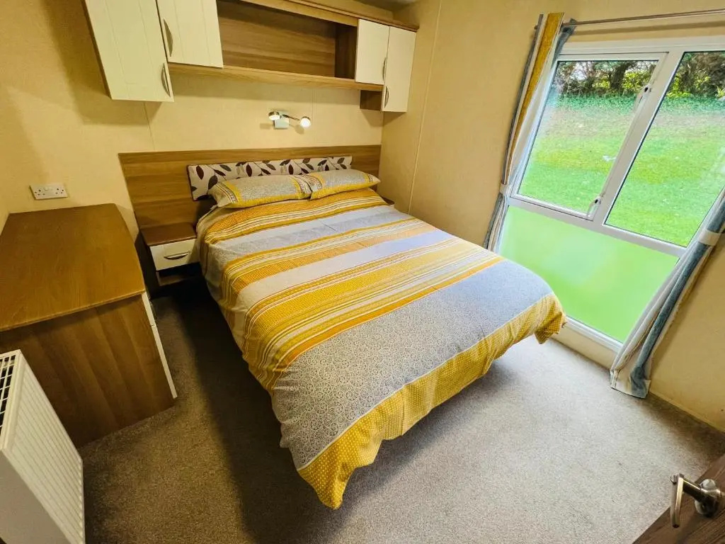 Luxury 2 Bedroom Caravan LG13, Shanklin, Isle of Wight