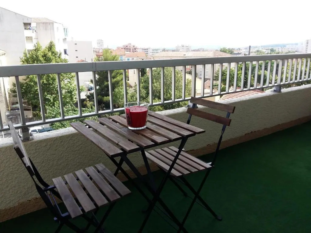 Toulon ouest T3 climatisé avec terrasse location à la semaine