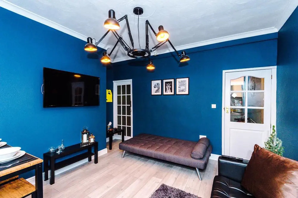 FAMILY LUXURY HOUSE, SLEEPS UP TO 8! Wifi & Parking