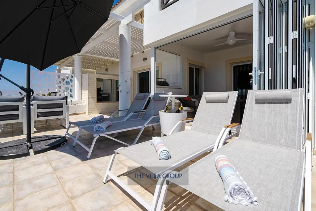 Thea Vista Apartment