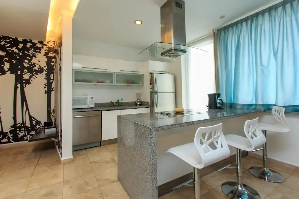Dc 1103 Trendy Condo In Mamitas Beach, 1/2 Block 5th Avenue - 2 Bedroom Apts