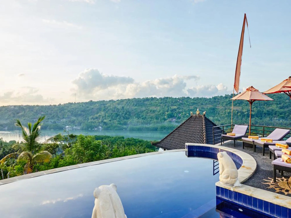 Sunrise Huts Lembongan