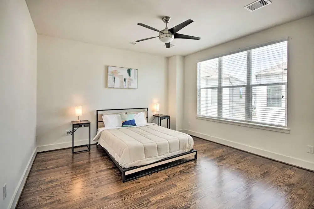 3-story Home Near NRG Stadium, Museums & Nightlife