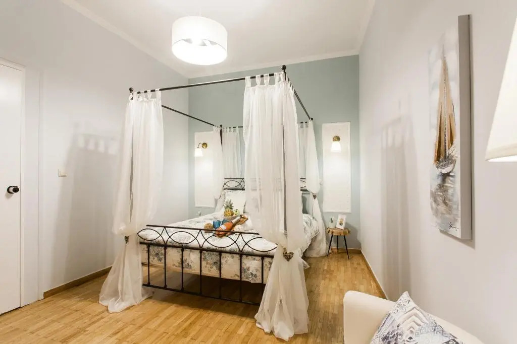 Syntagma private sweet safe double rooms with shared bathroom