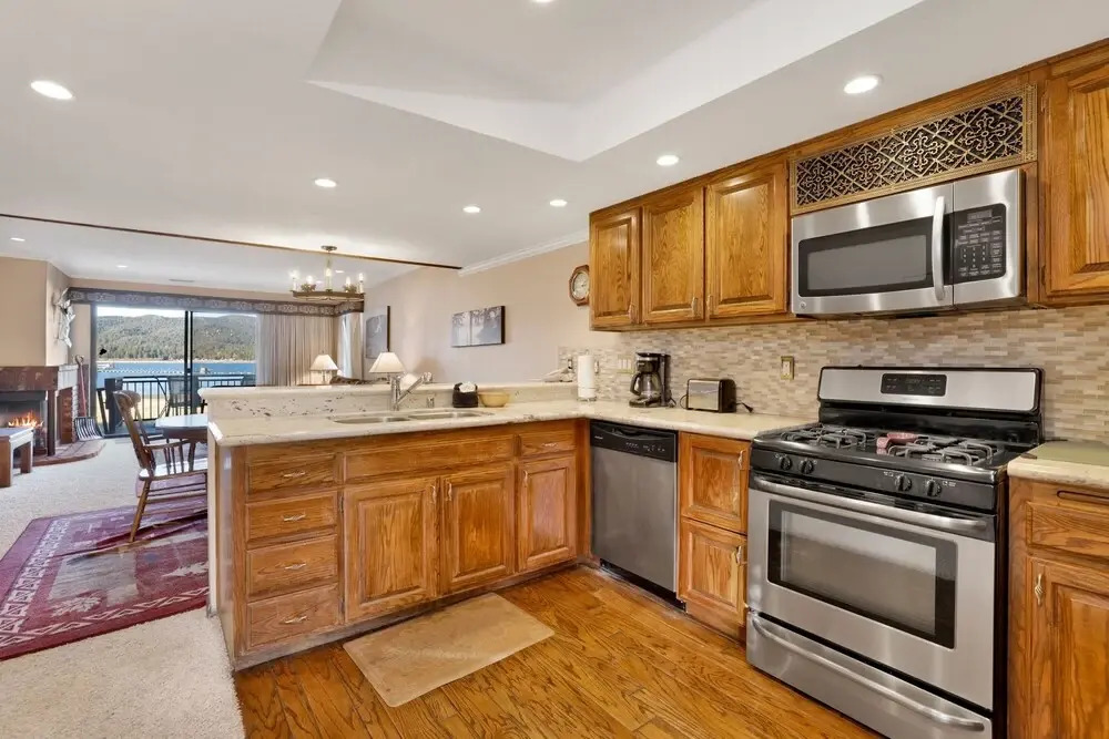 2250-forest Shores Lake View Condo Combo 3 Bedroom Home by RedAwning
