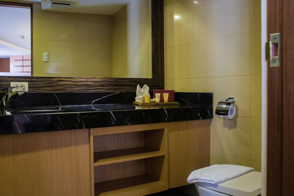 OYO 1235 Palette Torre Venezia Suites