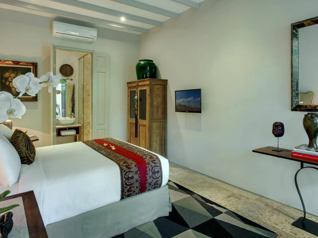 Room & Vespa 3 - Relaxing Stay Center Seminyak