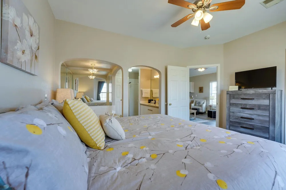 Branson Condo on Golf Course, 4 Mi to Downtown