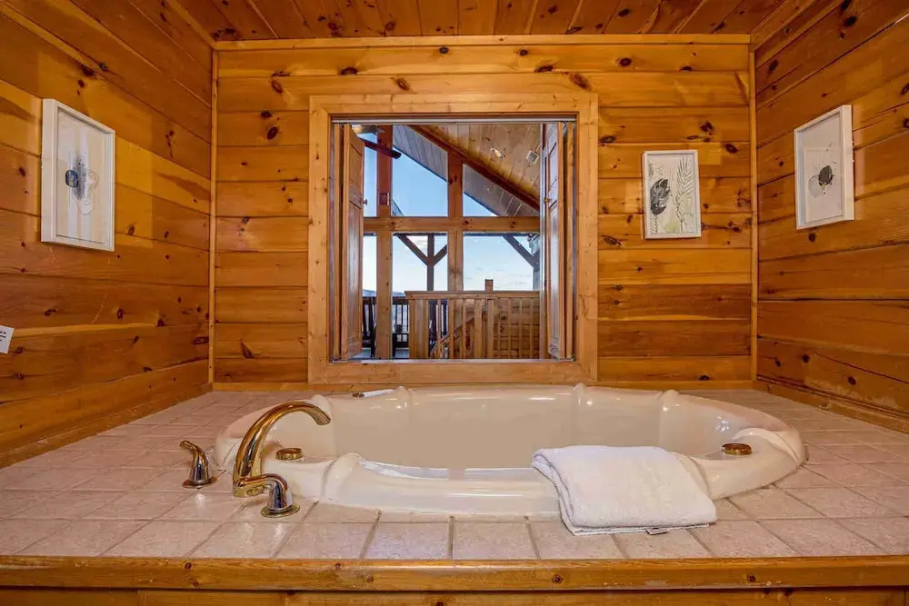 Upscale Cabin Stunning Views Hot Tub Game Room