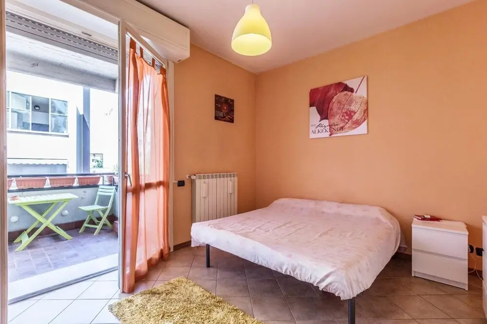 Dossetti in Bologna with 1 bedrooms and 1 bathrooms