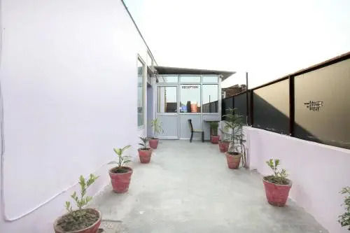 OYO 16099 Hotel Four Season