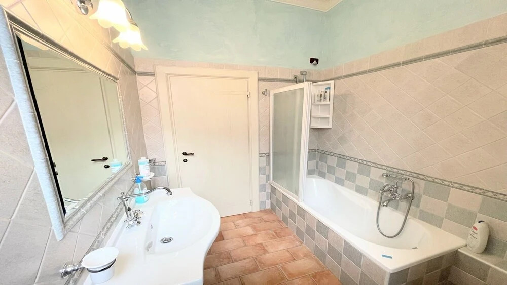 Traditional Town House Central Spoleto - car is Unnecessary - Wifi - Sleeps 10