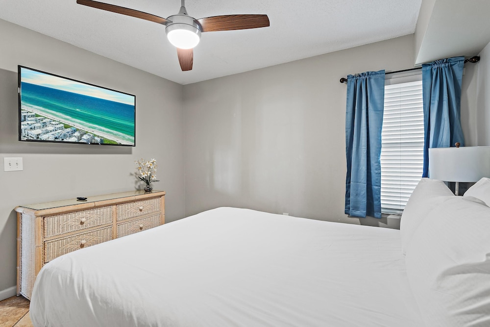 Pelican Beach Terrace 1404