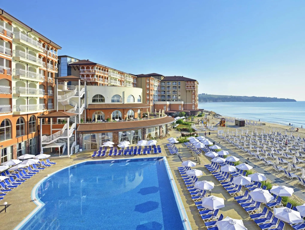 Sol Luna Bay Resort