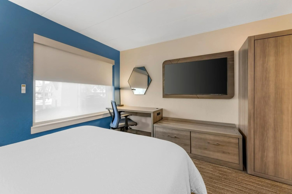 Holiday Inn Express Chicago-Downers Grove by IHG