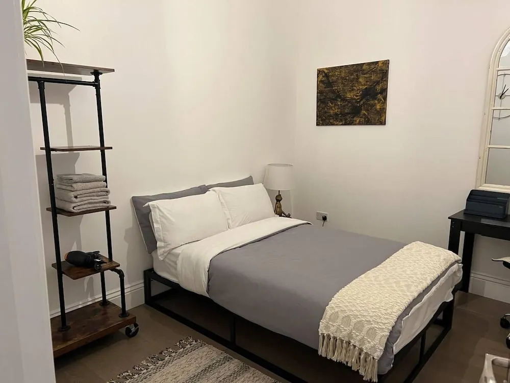 Modern and Spacious 2 Bedroom Flat Near Shoreditch