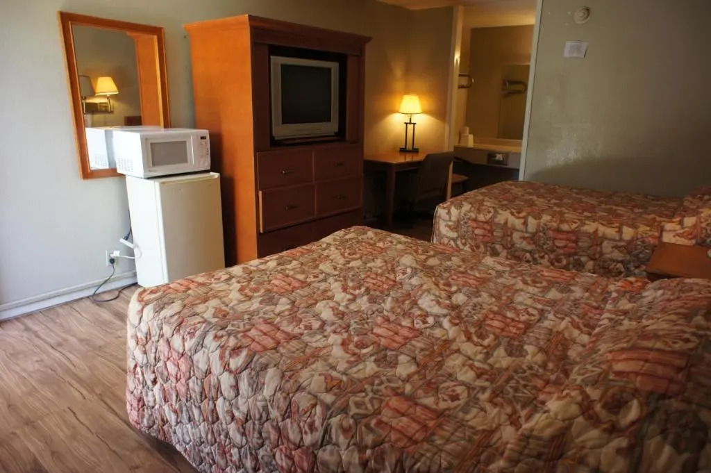 Executive Inn & Suites