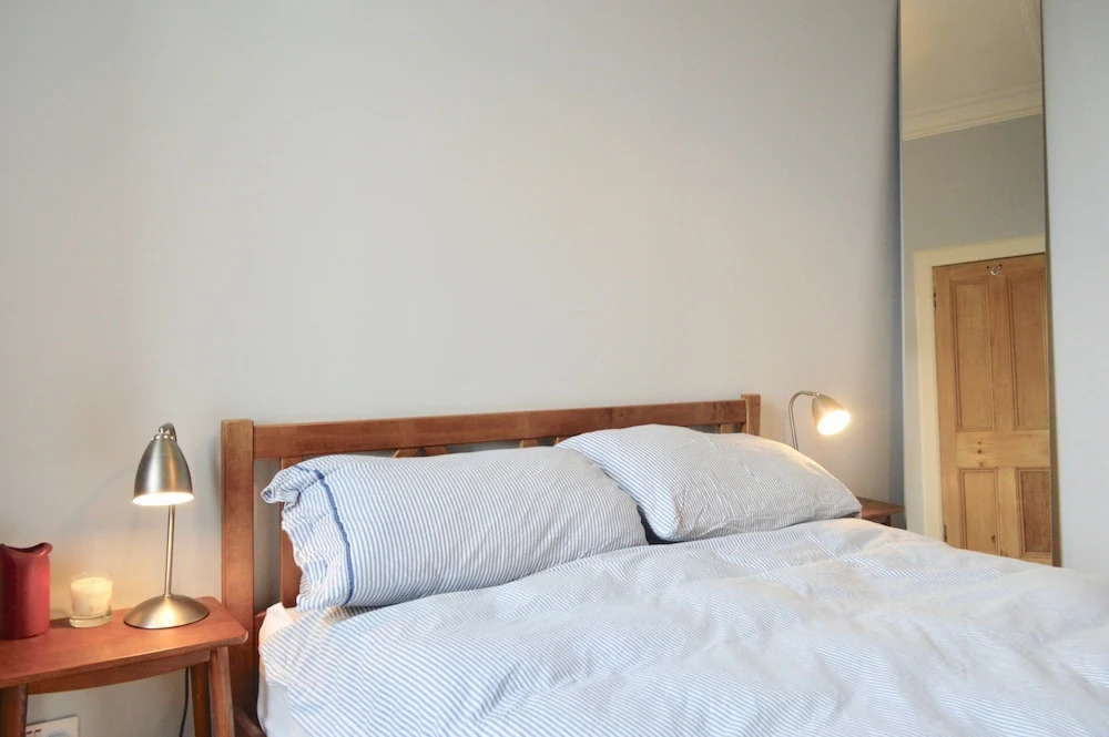 Modern 2 Bedroom Apartment In Edinburgh