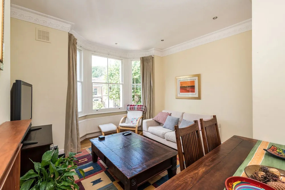 NEW Super 2BD Flat Well Connected to City Centre