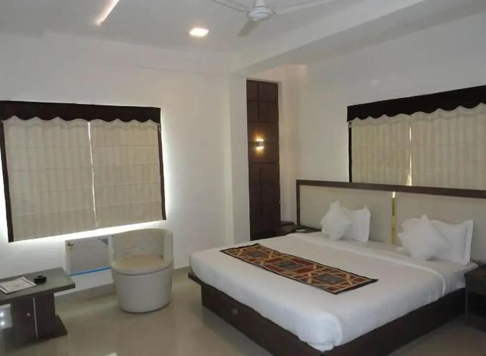 Treebo Maniram Palace