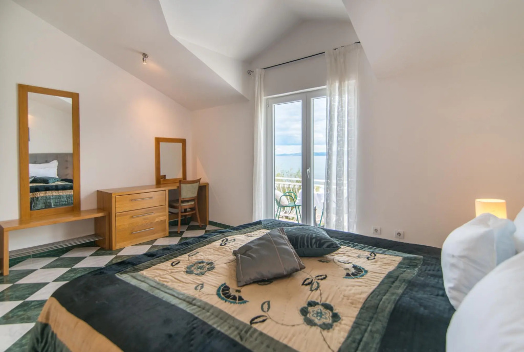 Mirca in Supetar With 7 Bedrooms and 6 Bathrooms