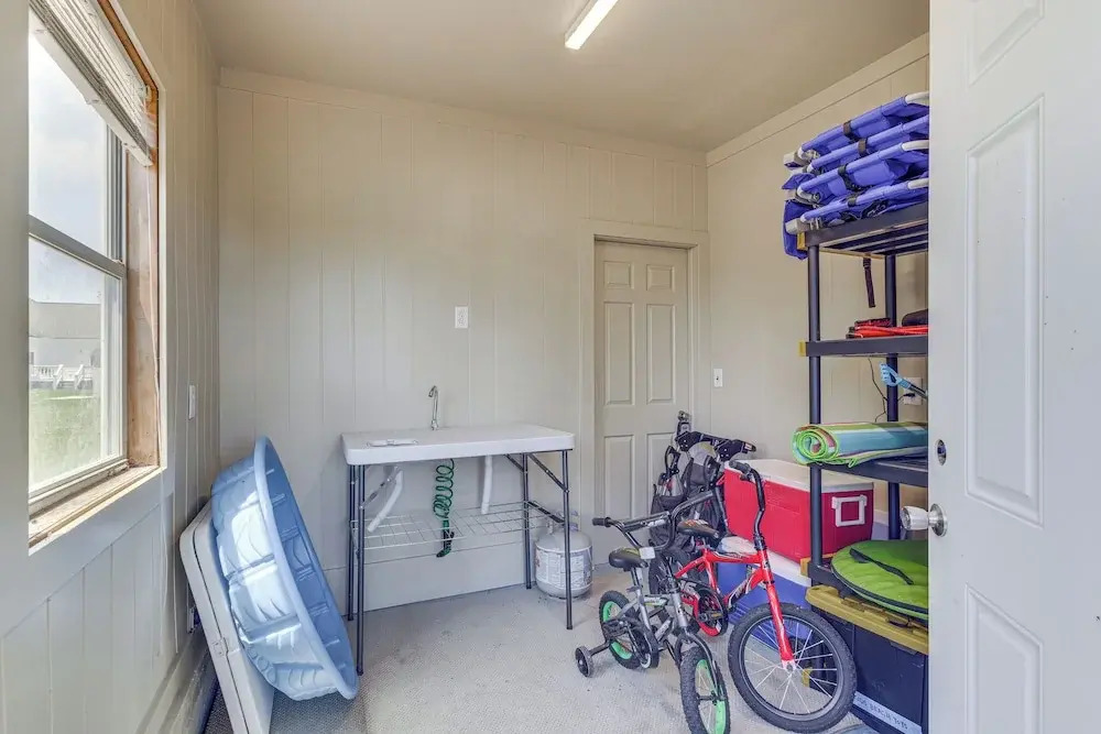 Updated Cape Charles Home ~ 2 Mi to Beachfront!