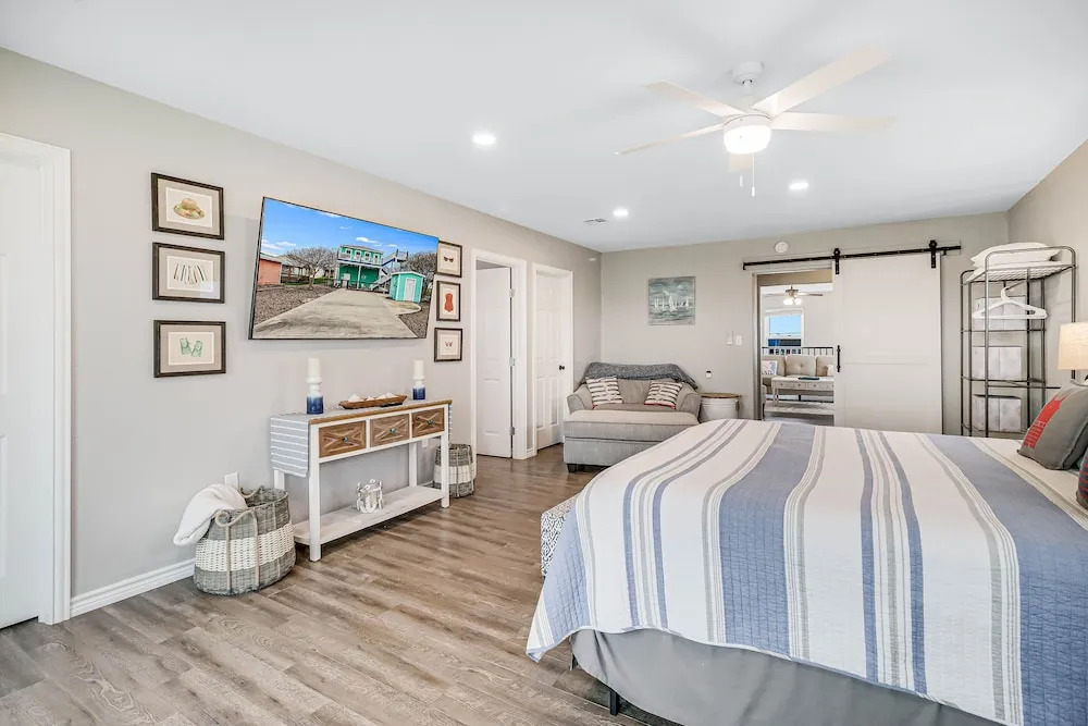 Wade Into Life 3 Bedroom Home By Redawning