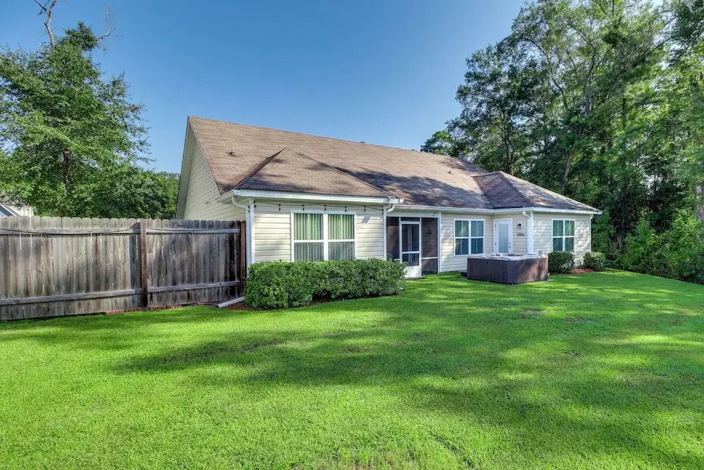 Screened Patio: Rincon Home, 18 Mi to Savannah