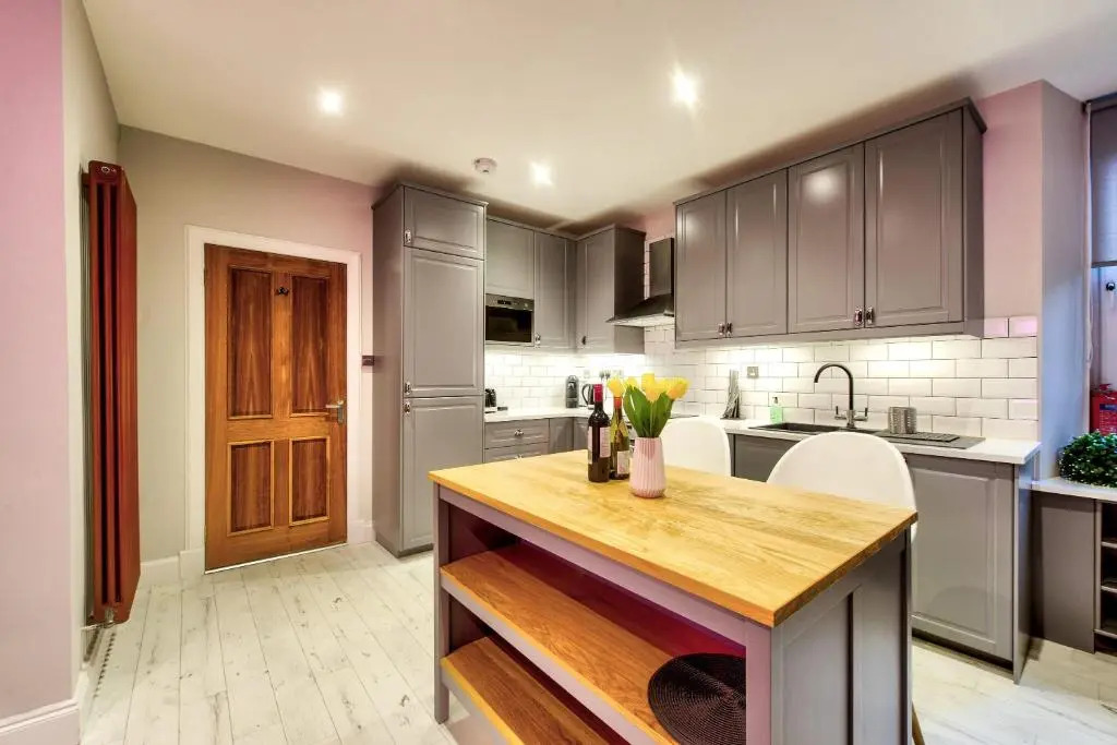 Stylish & Spacious 3 Bedroom Apt in Finnieston, West End