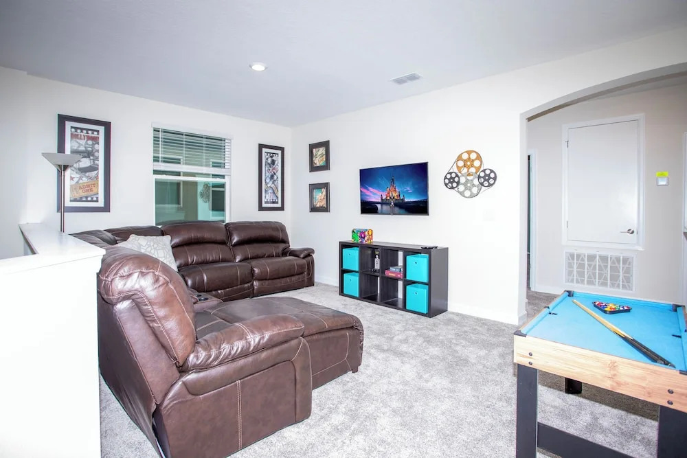 Gorgeous 5 Bd Home Close to Disney Storey Lake Resort 2734