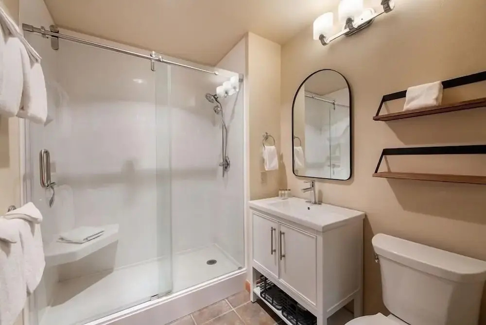 First Floor Riverside Condo Close to Slopes - Zephyr Mountain Lodge Premium-Rated 2108