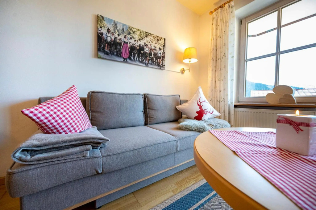 Gemütliche Ferienwohnung Bergwiese, 2-Raum, separates Schlafzimmer, schönen Balkon oder Terrasse, Komfort Ausstattung, ruhige Lage, kostenfrei WLAN, Sauna im Landhaus, Brötchenservice, Parkplatz kostenfrei, Hunde auf Anfrage, Tankstelle für E-Autos