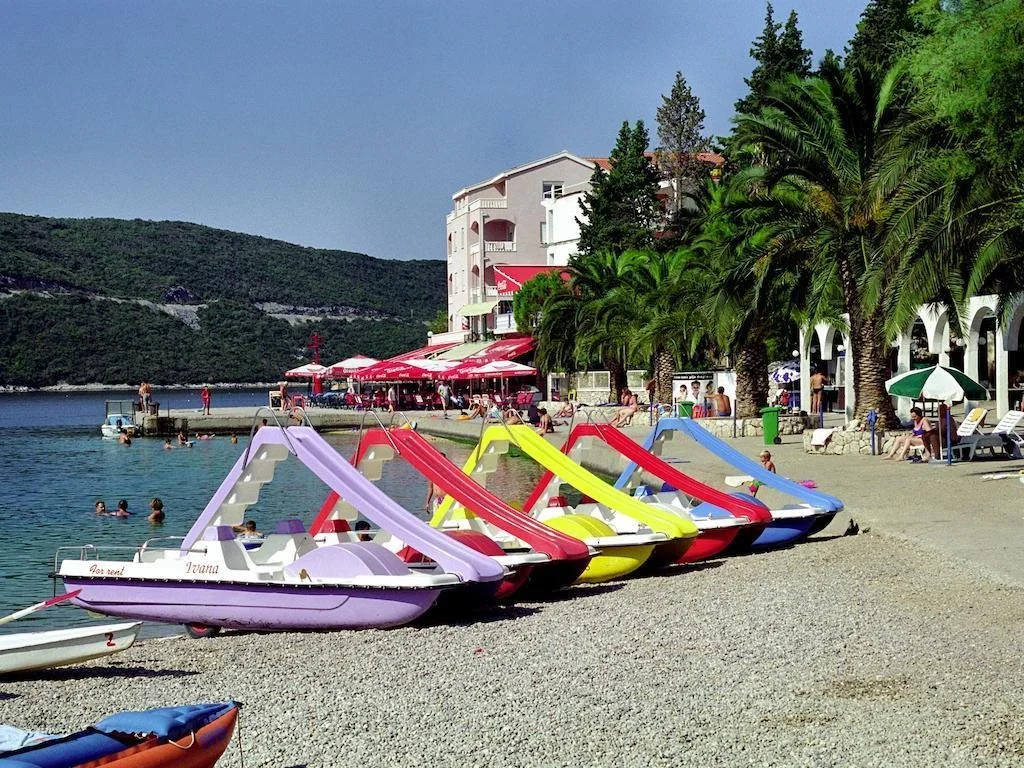 Apartments Maestral