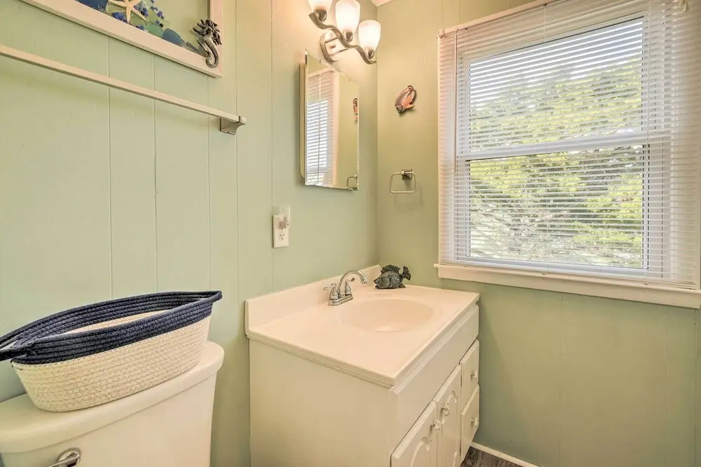 Holden Beach Family Abode - Steps to Ocean!