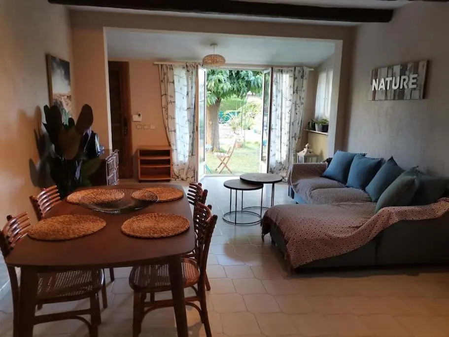 Relaxing 2p apartment in front of a lovely garden