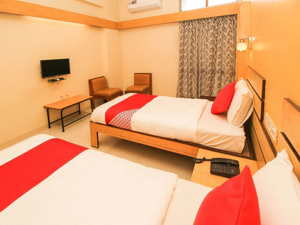 OYO 15198 Hotel Ranjeet