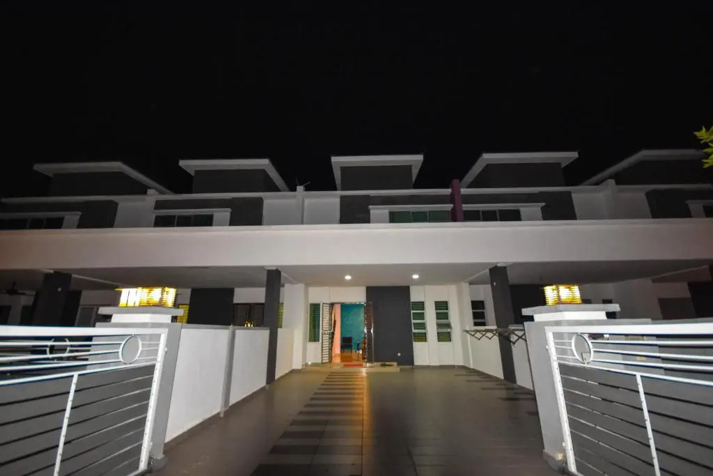 275 Sitiawan Homestay