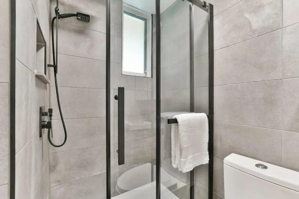 Lovely 1BR - 5mins from Laurier Metro