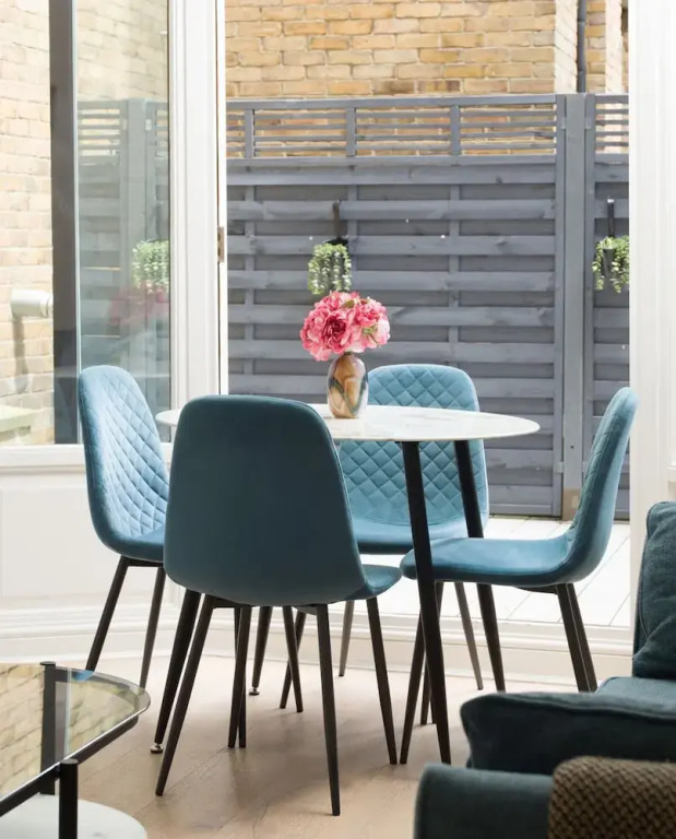 West End Drury Lane Modern 3 Bedroom Apt