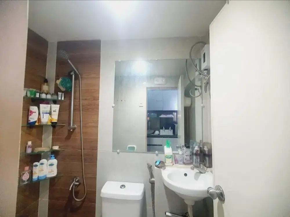 3 Bedroom Fully Furnished Aircon House With Free Car Park